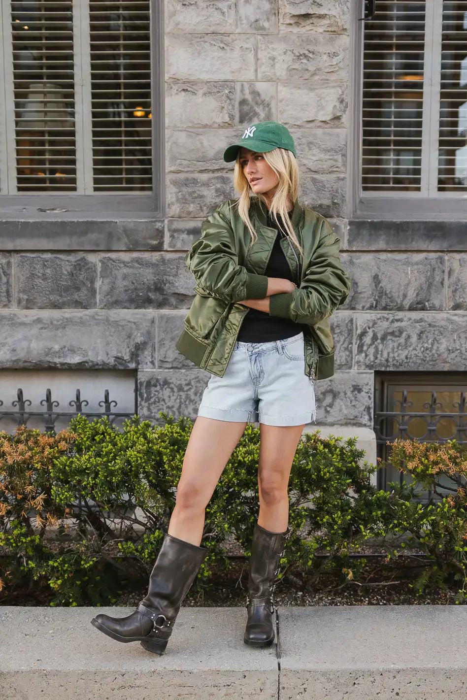 Denim shorts in light wash 