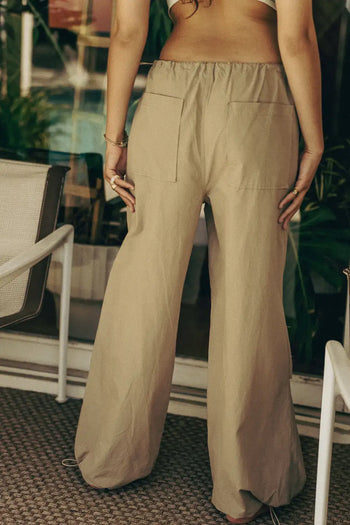 Two back pockets pants in khaki  