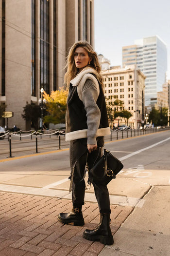 Faux leather vest in black 