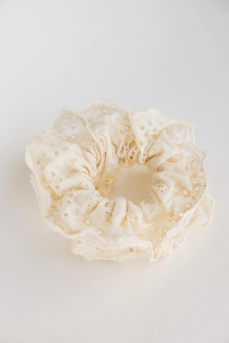 Scrunchie in cream 