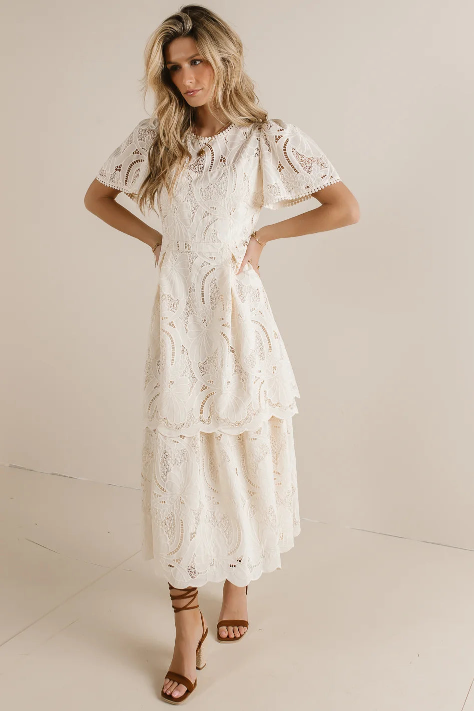 Round neck dress in cream 