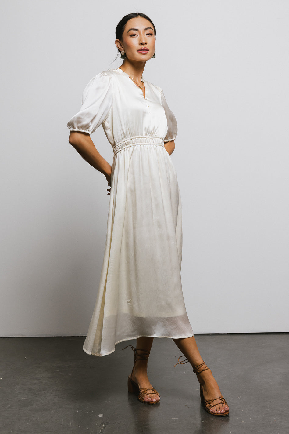midi dress in ivory with buttons