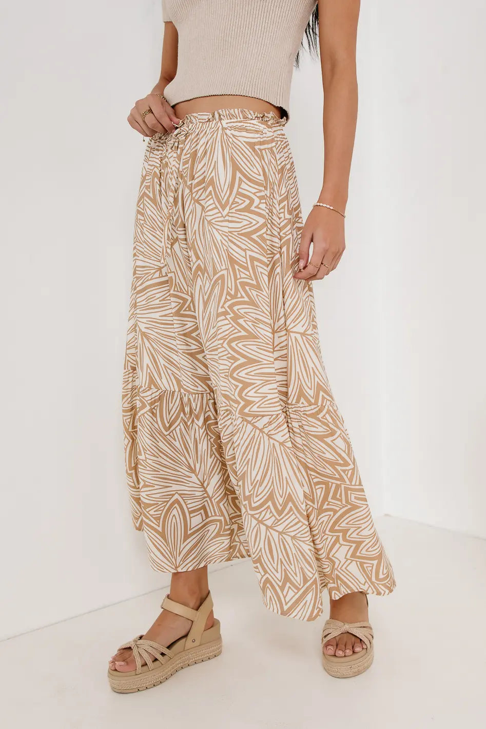 Elastic waist skirt in khaki 