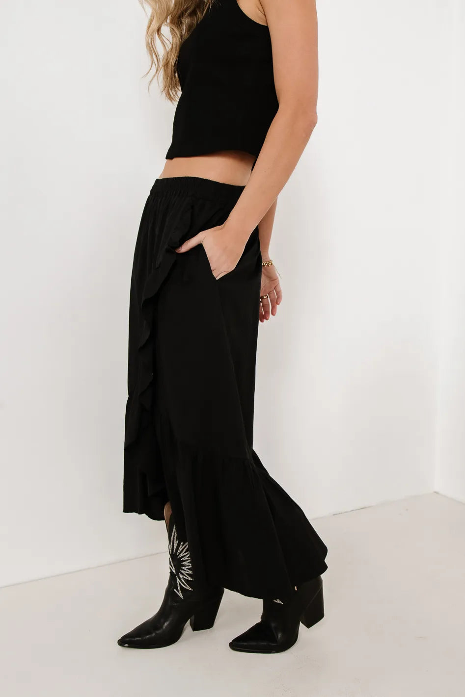 Woven skirt in black 