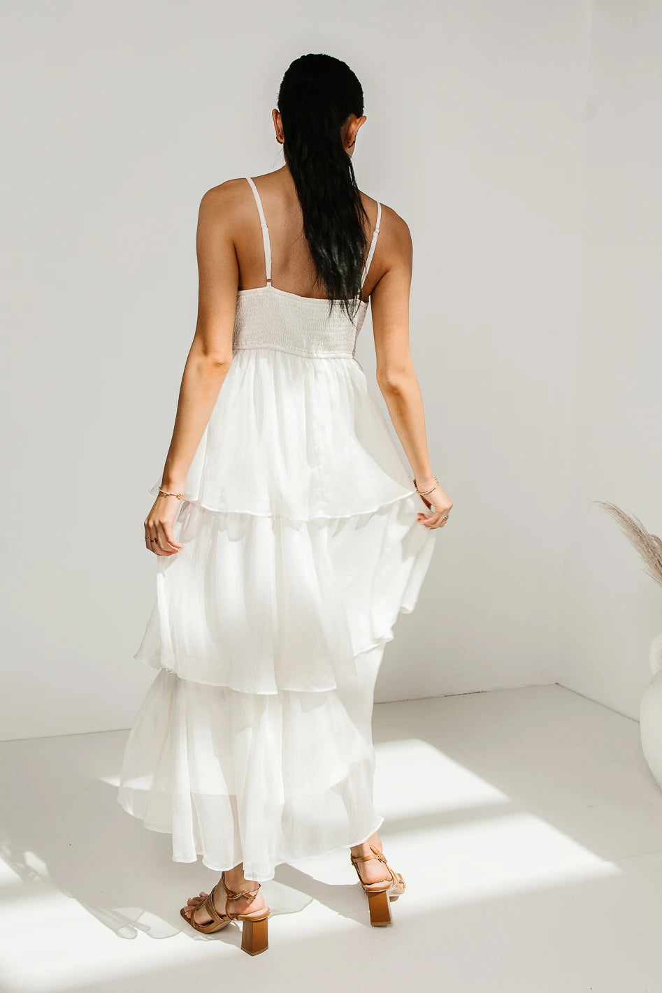 Sleeveless midi dress in ivory 