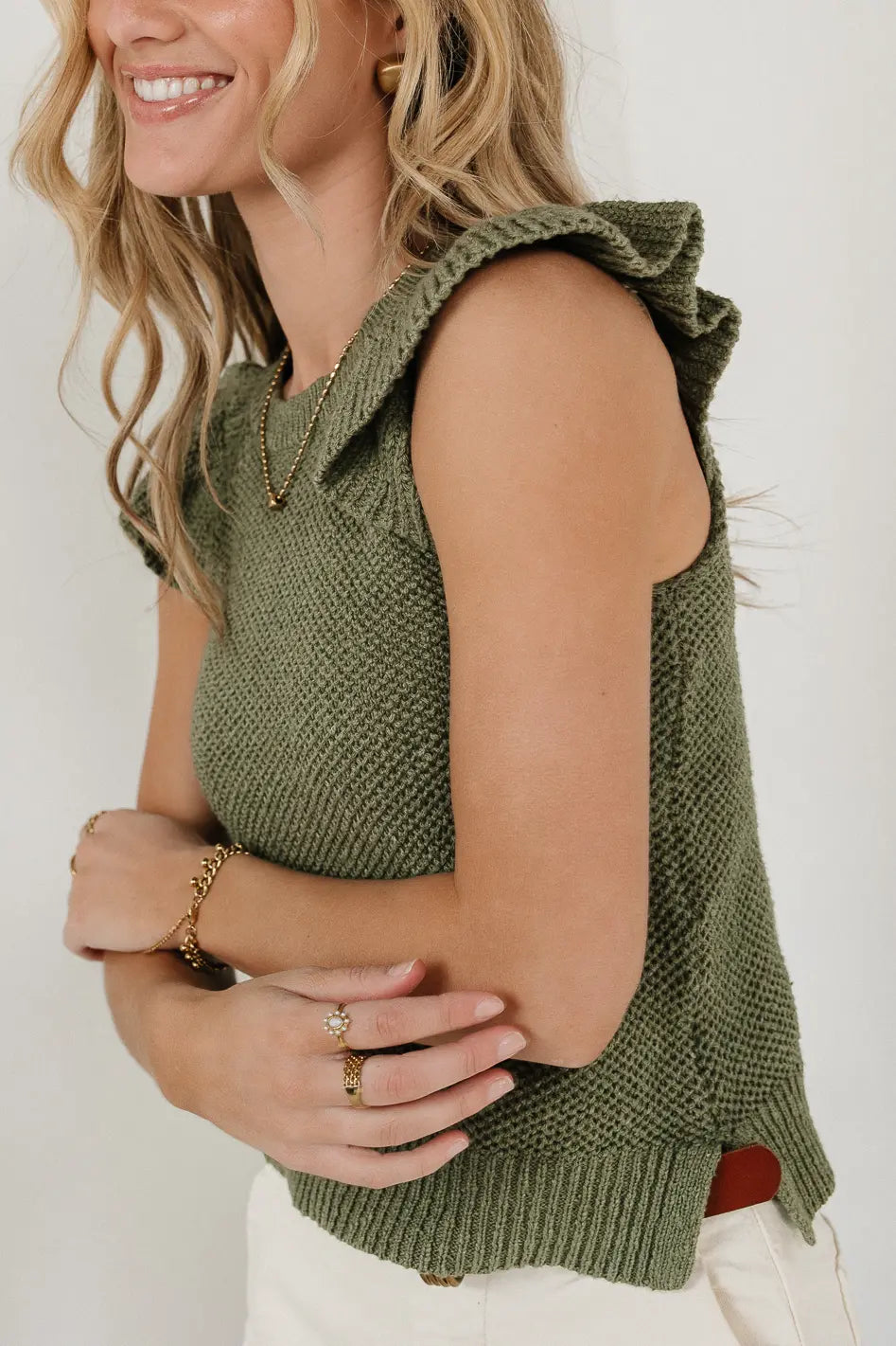 Ruffle shoulder sleeves 