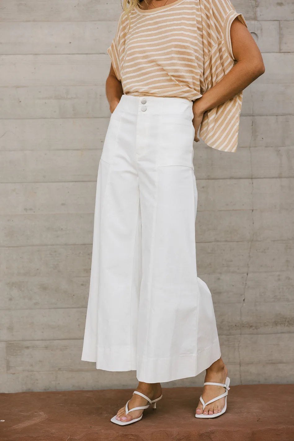 Two hand pockets wide leg in white 