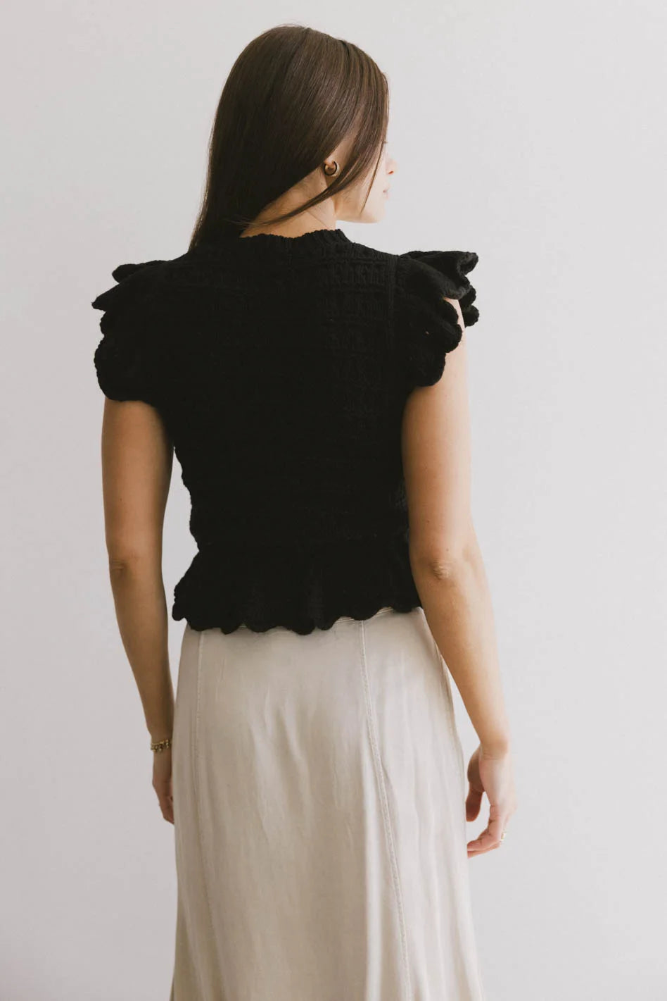 Plain color top sleeves in black 