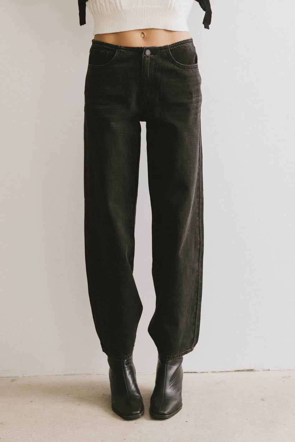 Low rise denim in black 