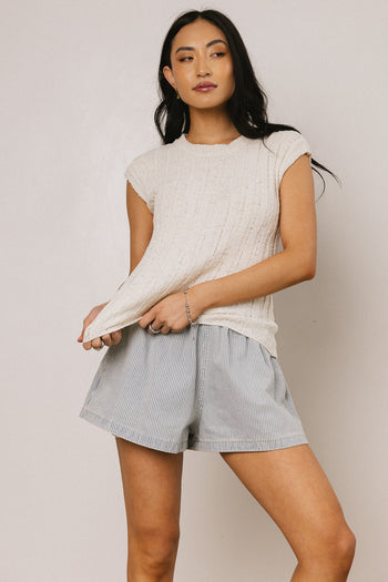 ROUND NECKLINE