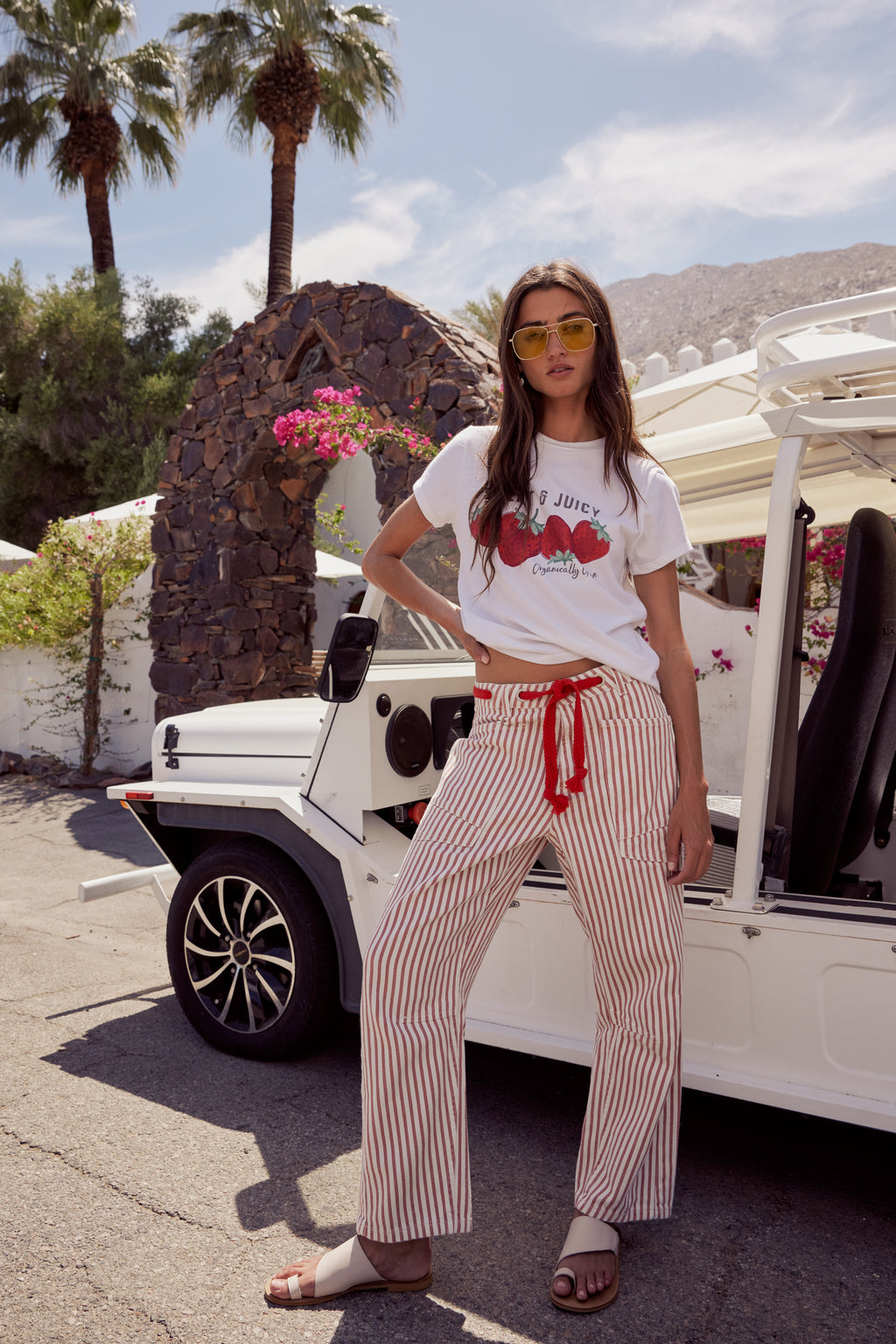 WHITE GRAPHIC BABY TEE