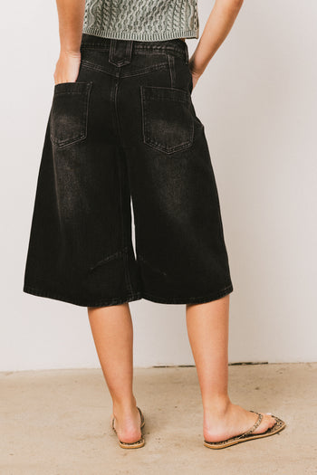 KNEE LENGTH SHORTS