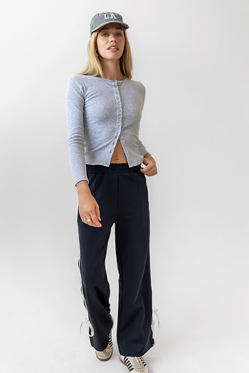 ROUND NECKLINE 