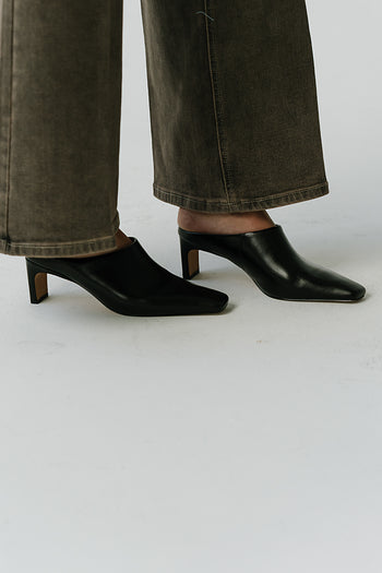 Steve Madden Jamason Mule in Black