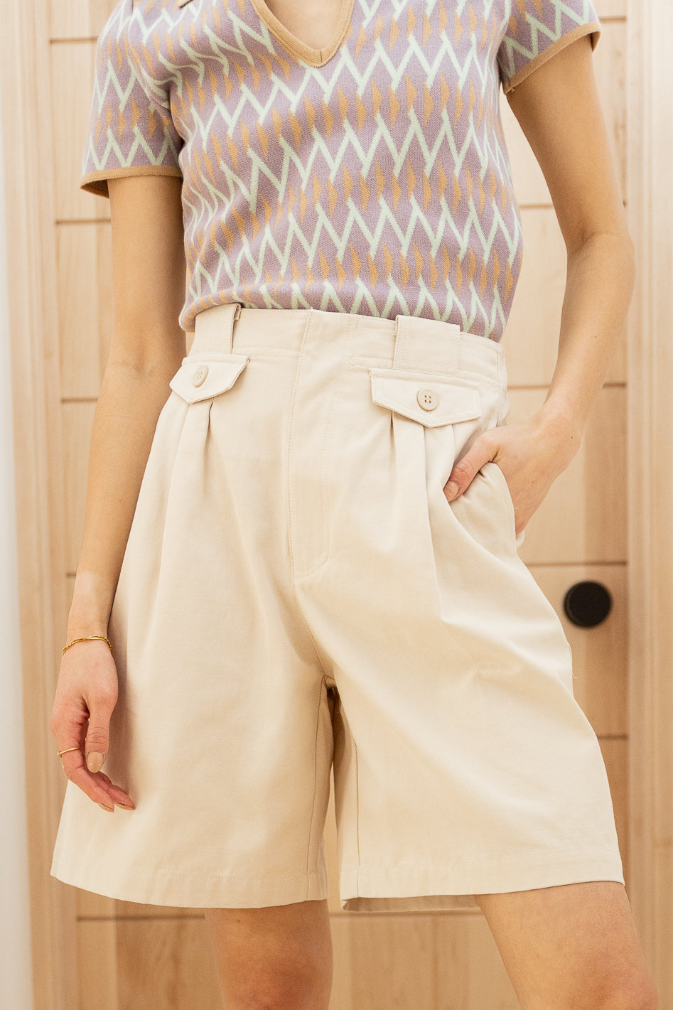 Two hand pockets bermuda shorts in khaki 